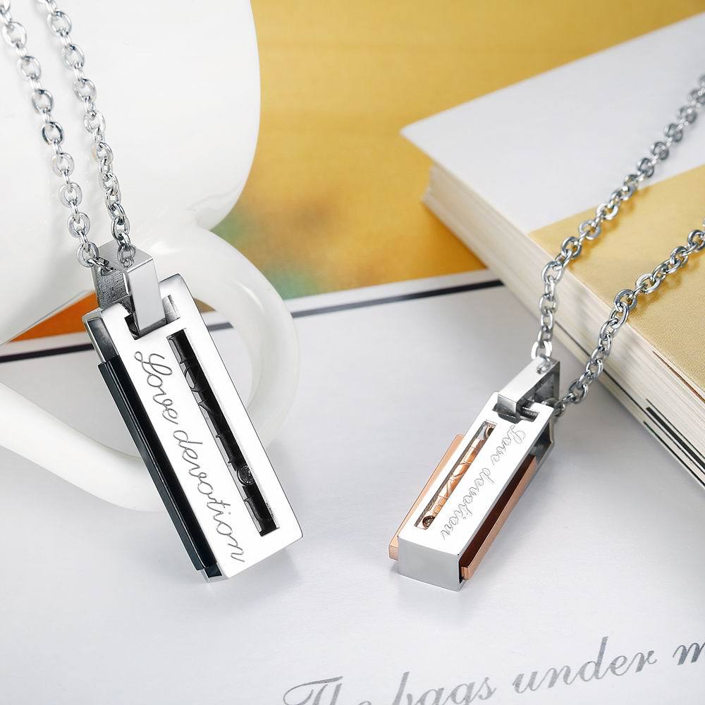 Amazon jewelry wholesale creative fashion rectangular pendant diamond titanium steel couple's pendant necklace