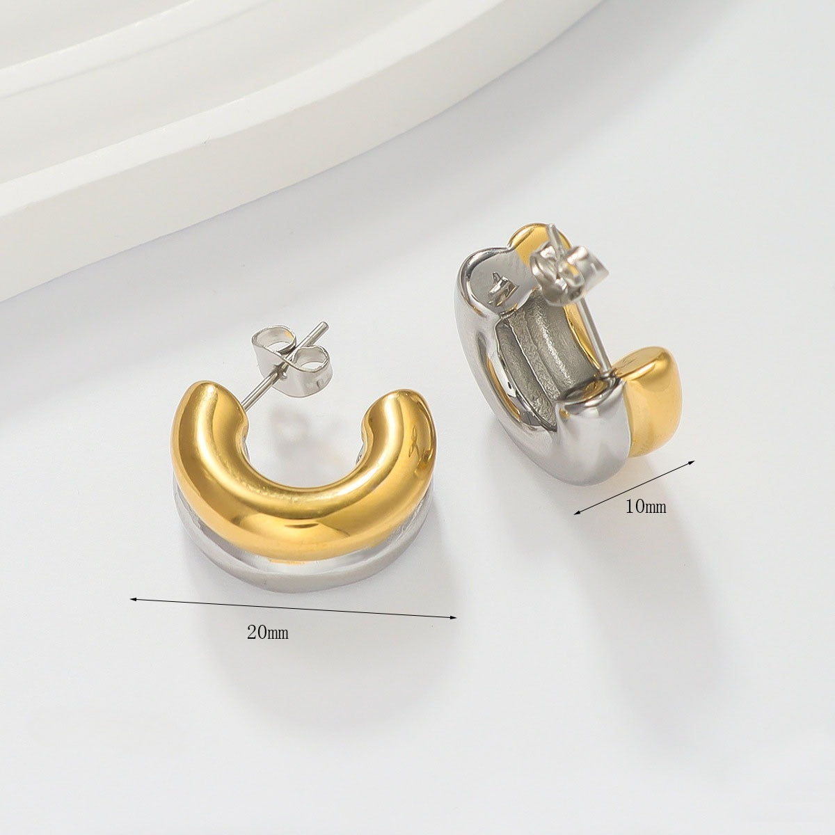 Cold Wind Double C Stud Earrings