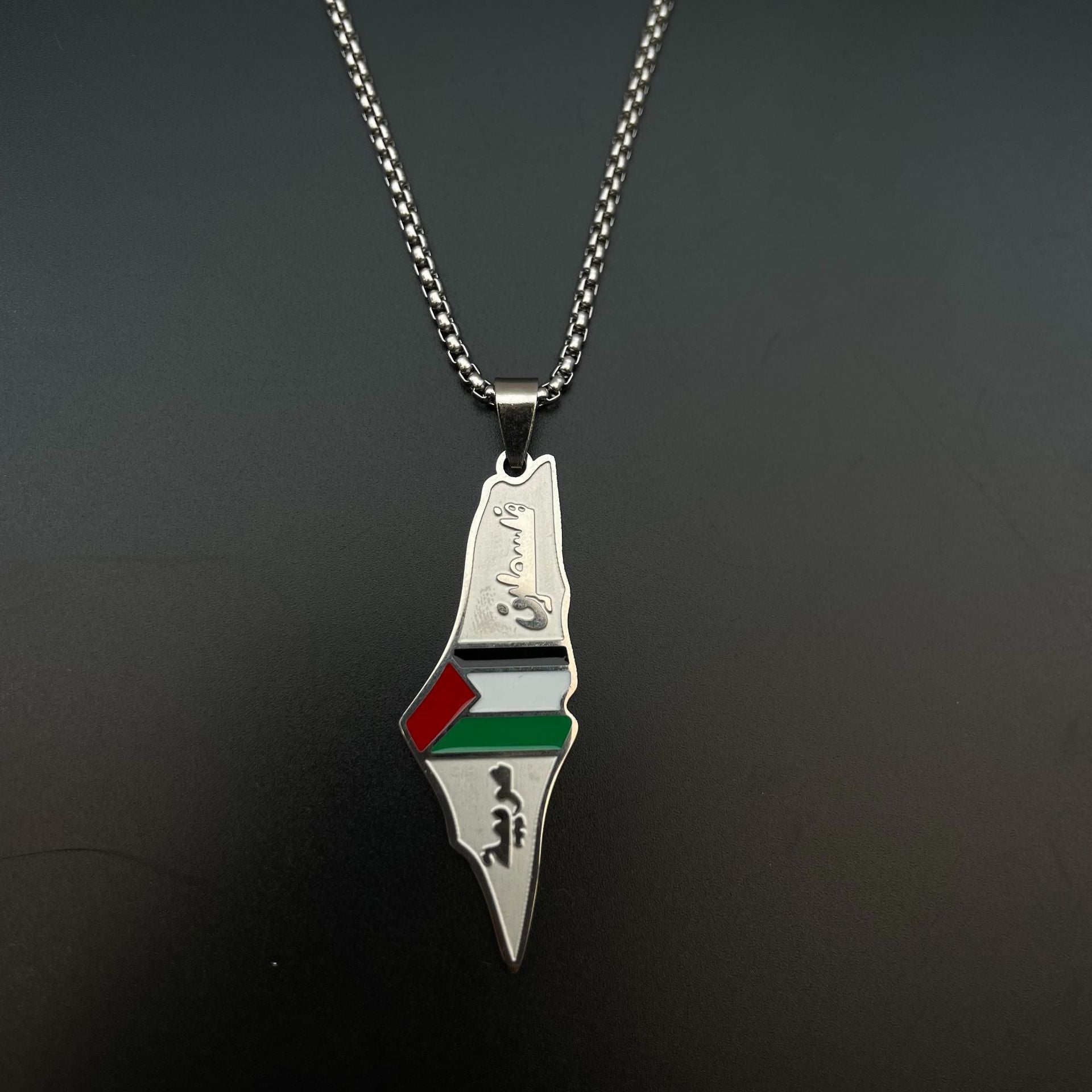 Amazon Oil Drop Retro Palestine Map Pendant Necklace