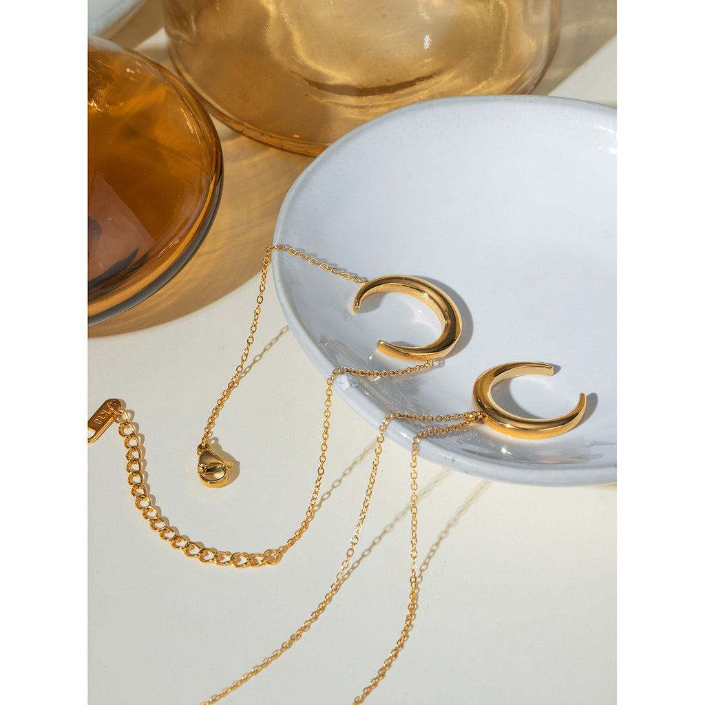 Elegant Crescent Pendant Necklace