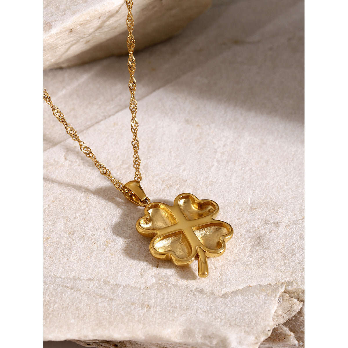 18K gold stainless steel four-leaf clover pendant necklace ins summer new minority fashion simple titanium steel necklace pendant
