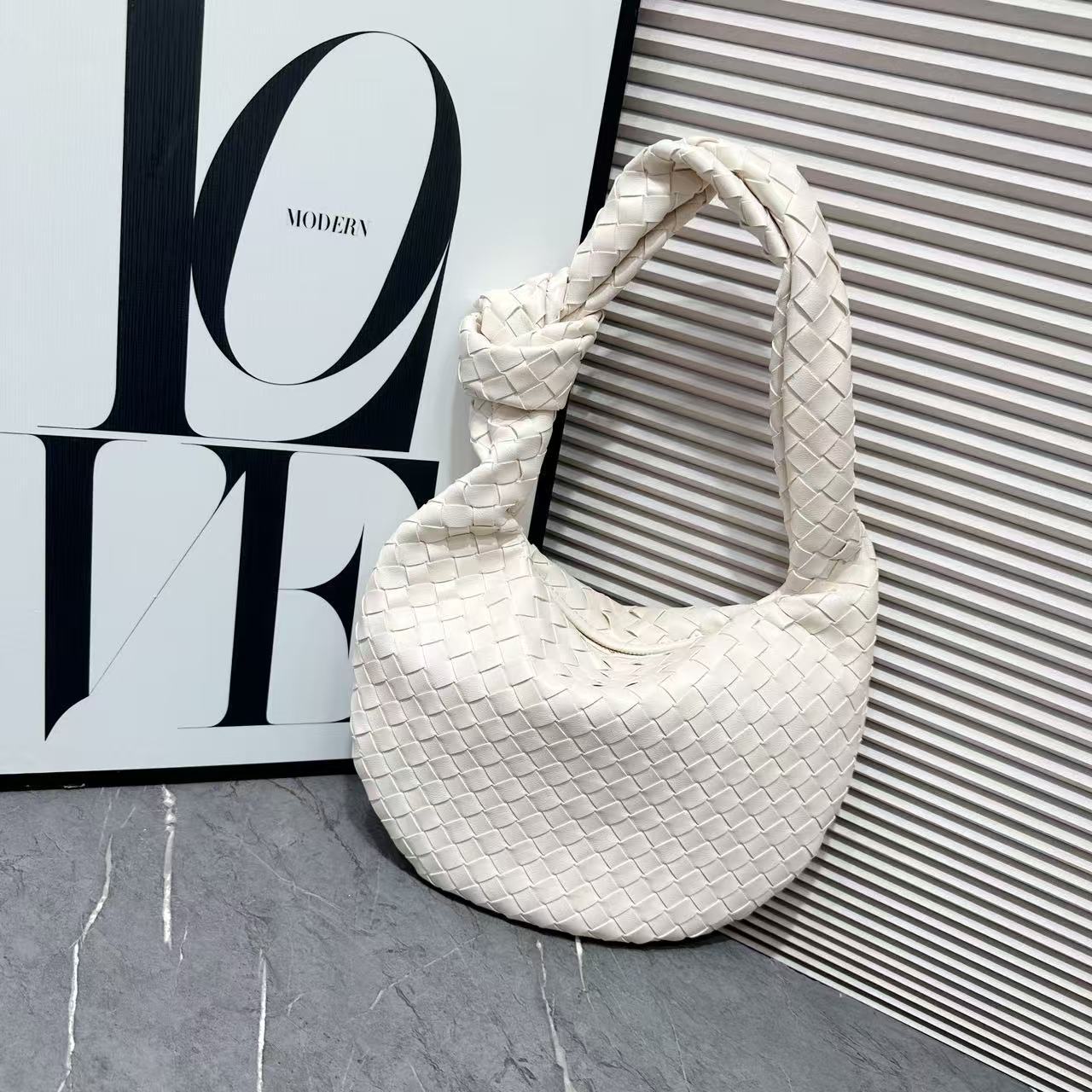 Hand-Woven Croissable