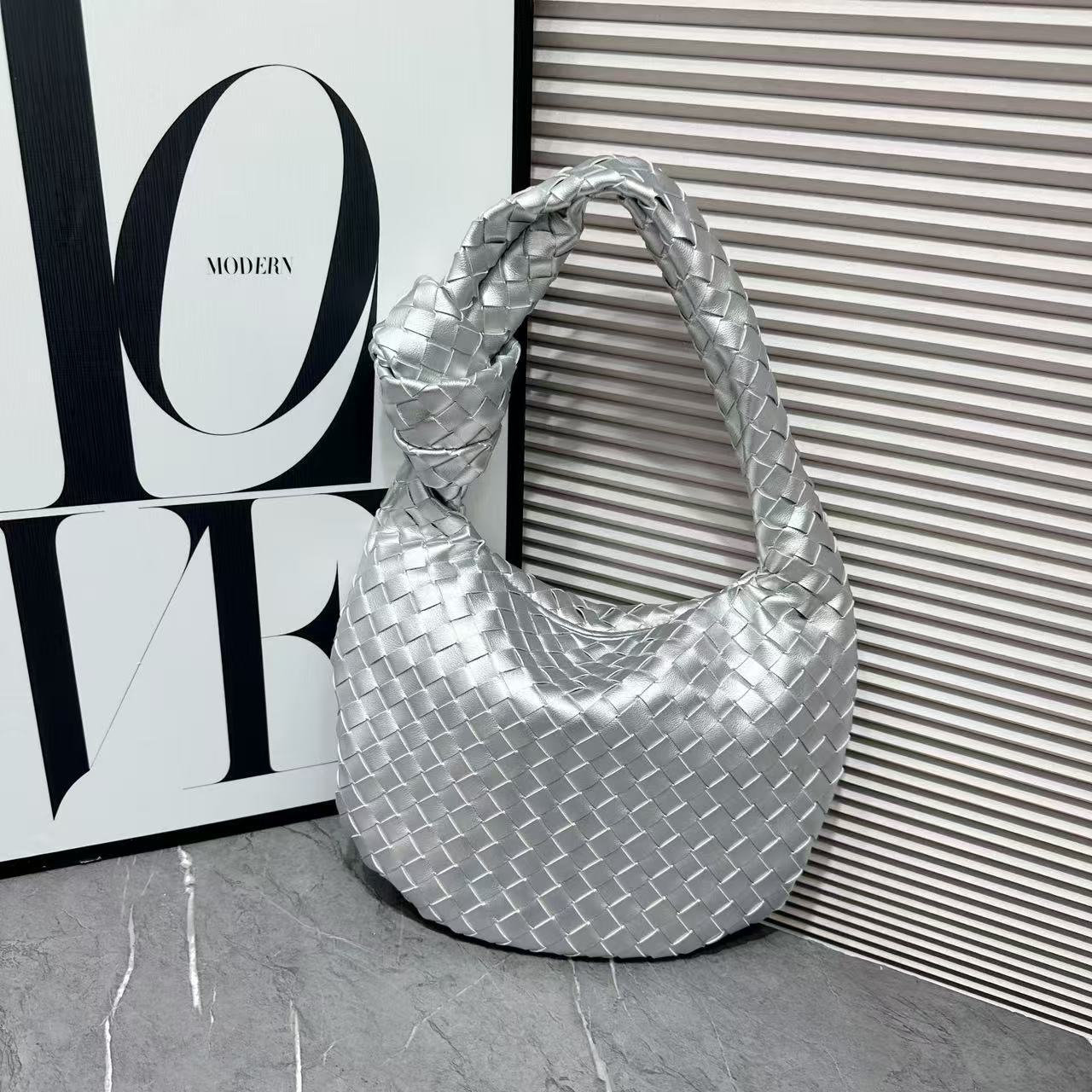 Hand-Woven Croissable