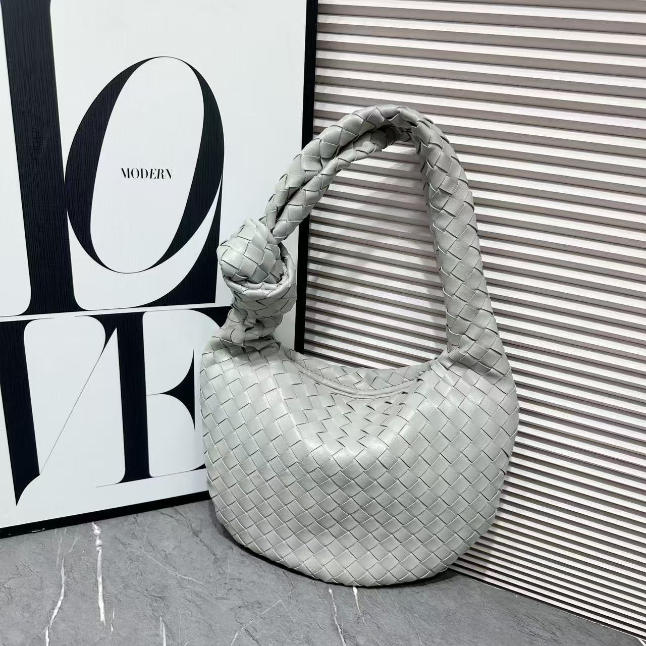 Hand-Woven Croissable