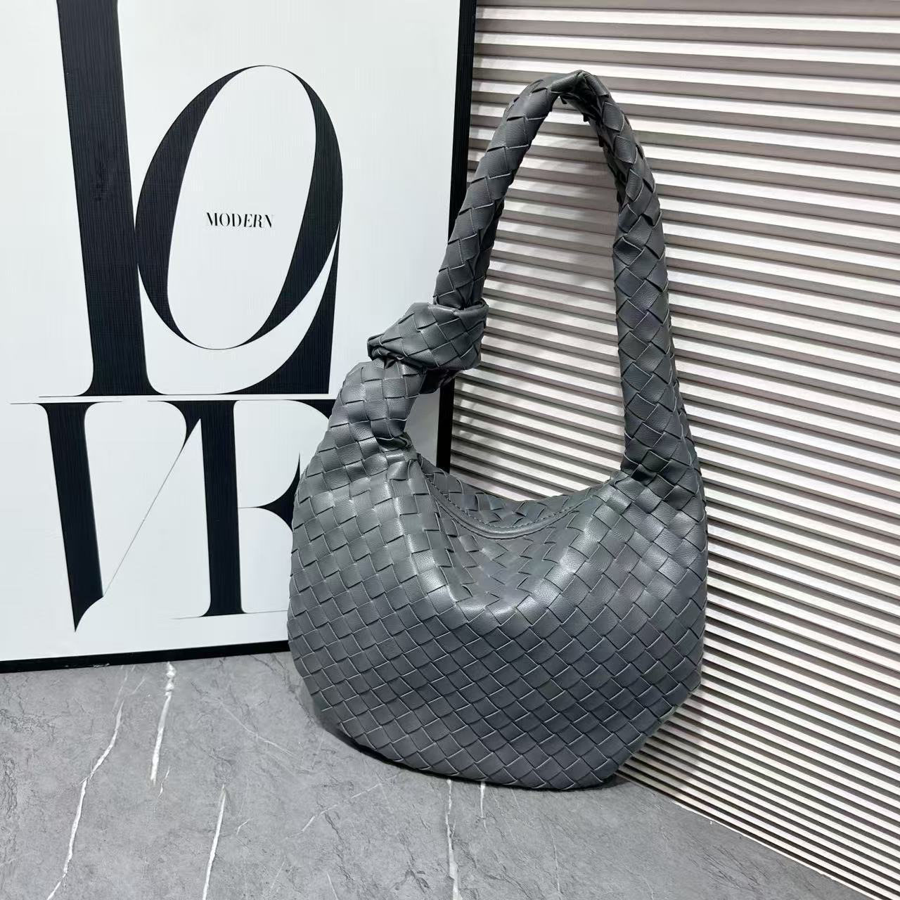 Hand-Woven Croissable