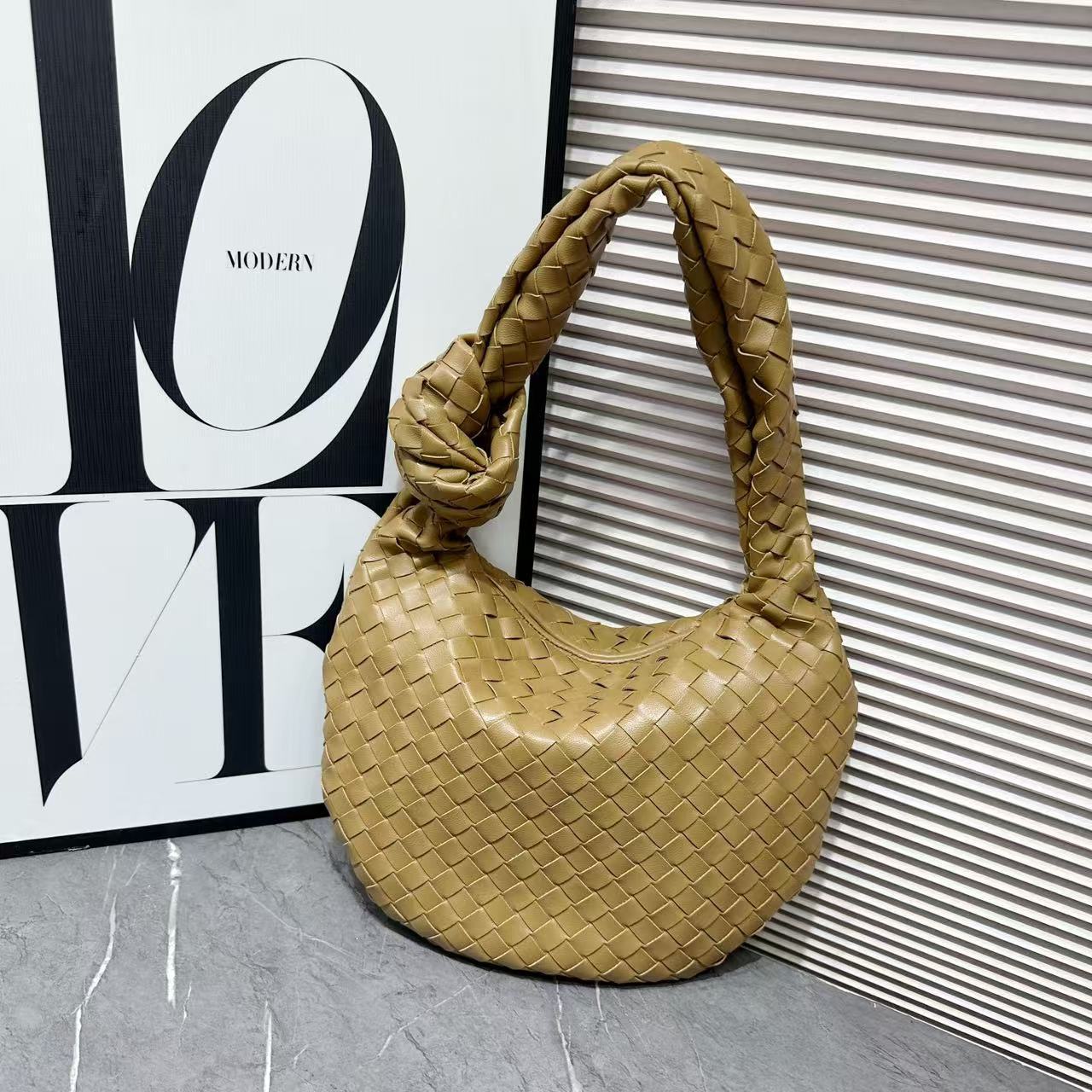 Hand-Woven Croissable