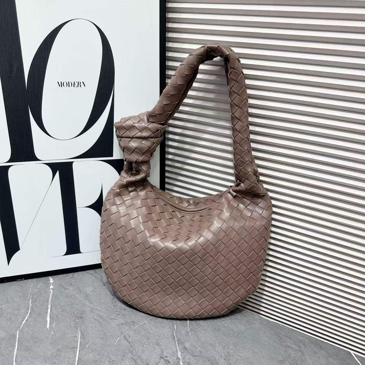 Hand-Woven Croissable